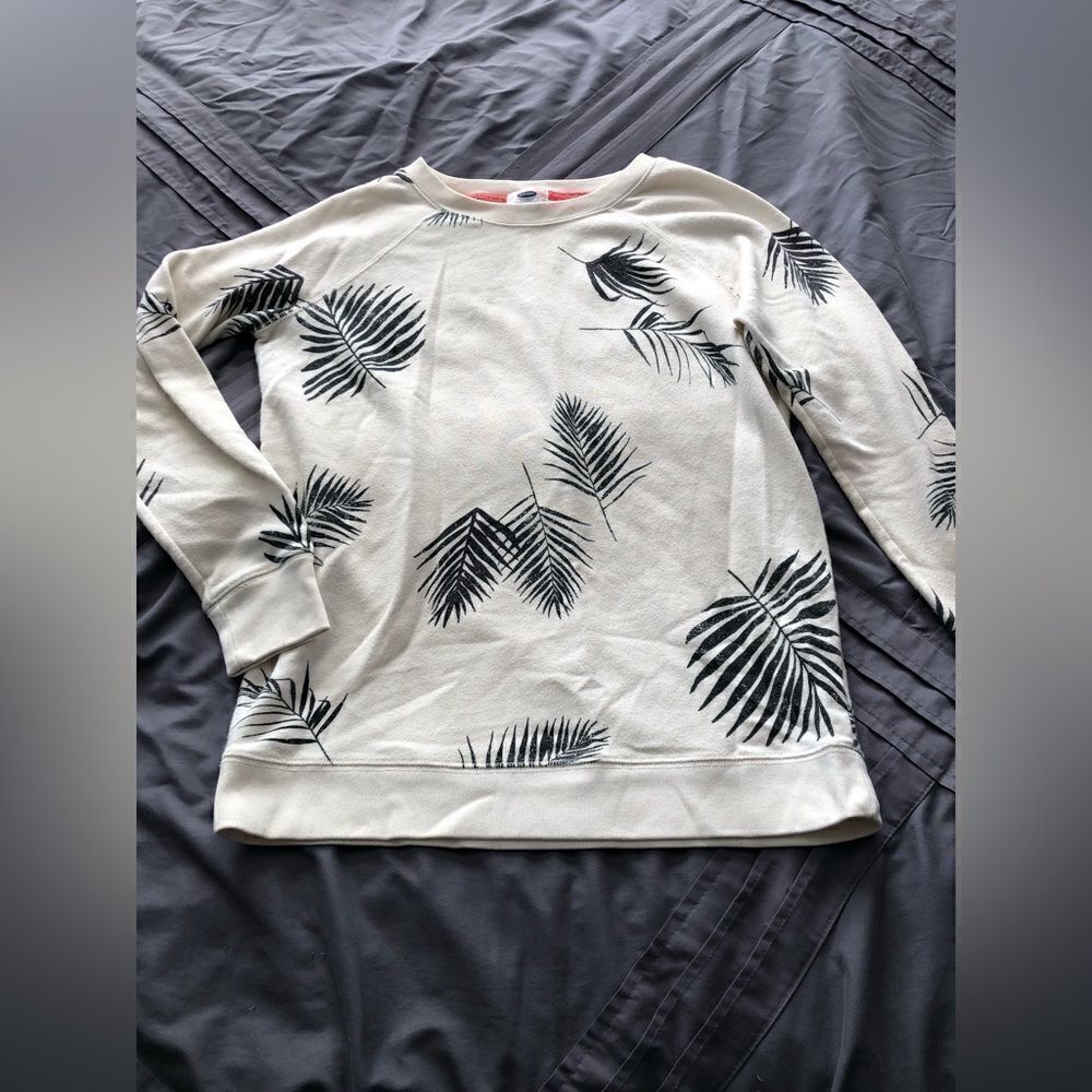 Old Navy Sweater white and black palm leaves